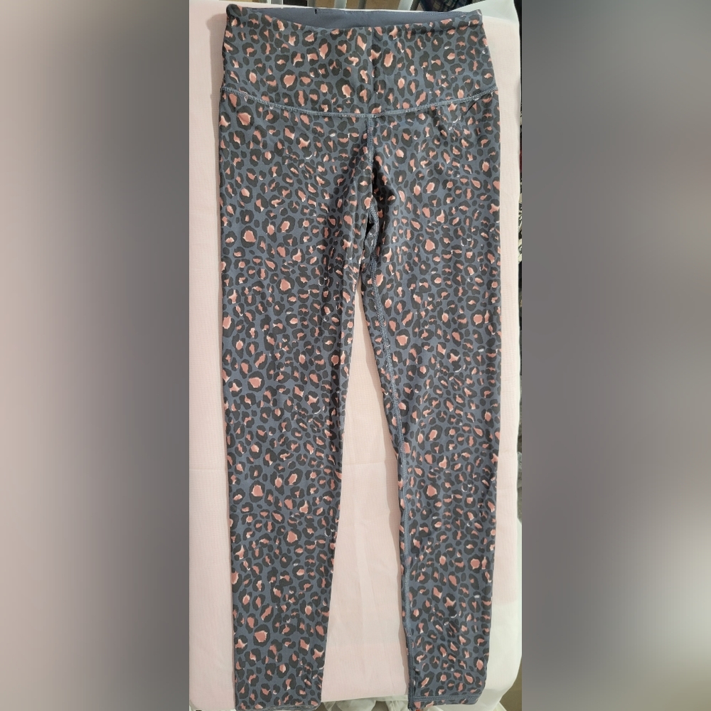 Victoria Sport leopard print leggings
